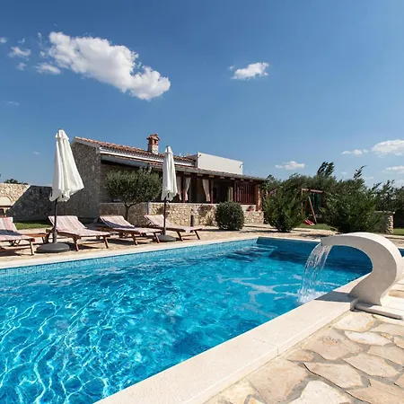 Lovely In Donji Zemunik Prázdninový dům