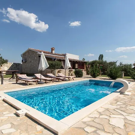 Prázdninový dům Lovely In Donji Zemunik *