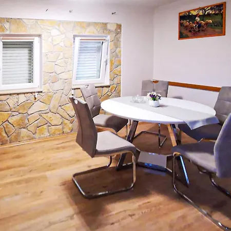 Feriehus Amazing In Donji Zemunik
