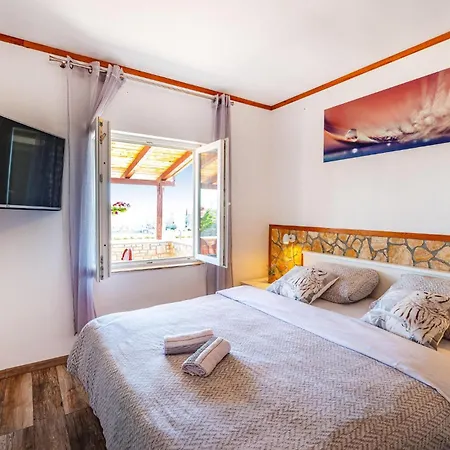 Lovely In Donji Zemunik