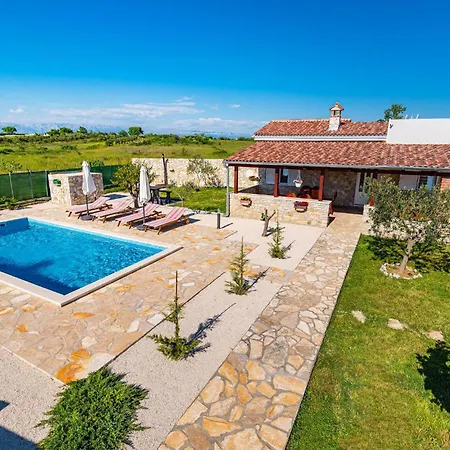 Lovely In Donji Zemunik Prázdninový dům *