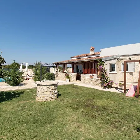 Lovely In Donji Zemunik * Smrdelje