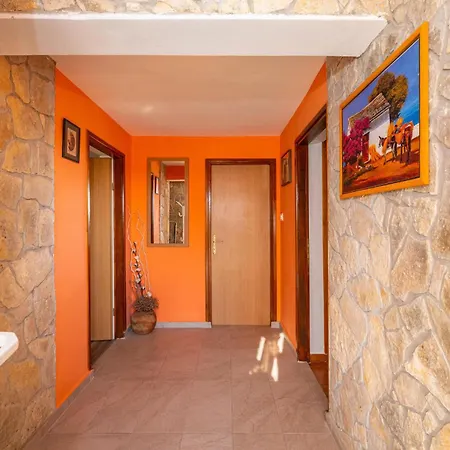 Lovely In Donji Zemunik *