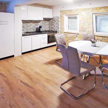 Lovely In Donji Zemunik Prázdninový dům