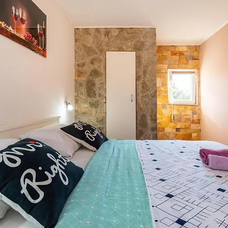 Lovely In Donji Zemunik Prázdninový dům Smrdelje