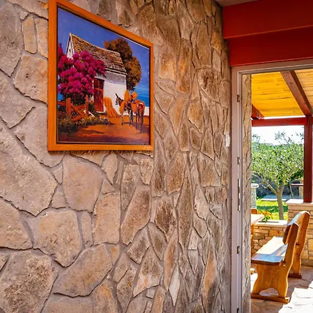 Semesterbostad Lovely In Donji Zemunik Smrdelje