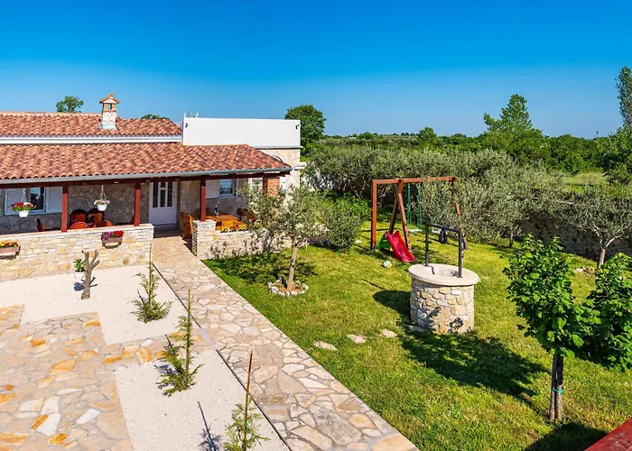 Lovely In * Donji Zemunik