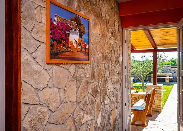 Дом отдыха Lovely In Donji Zemunik