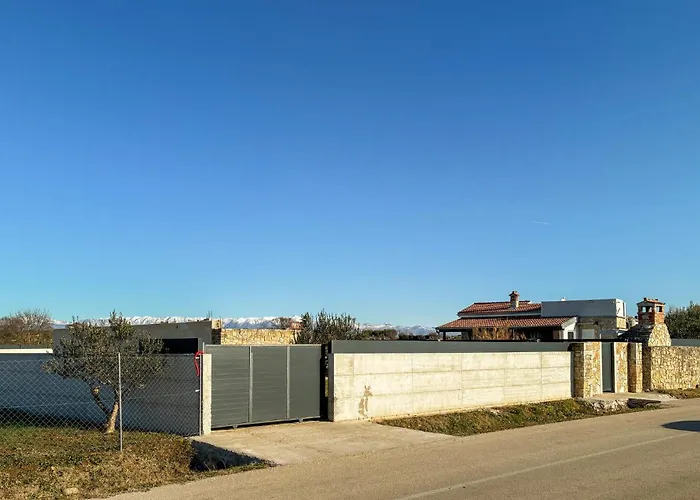 Lovely In Donji Zemunik